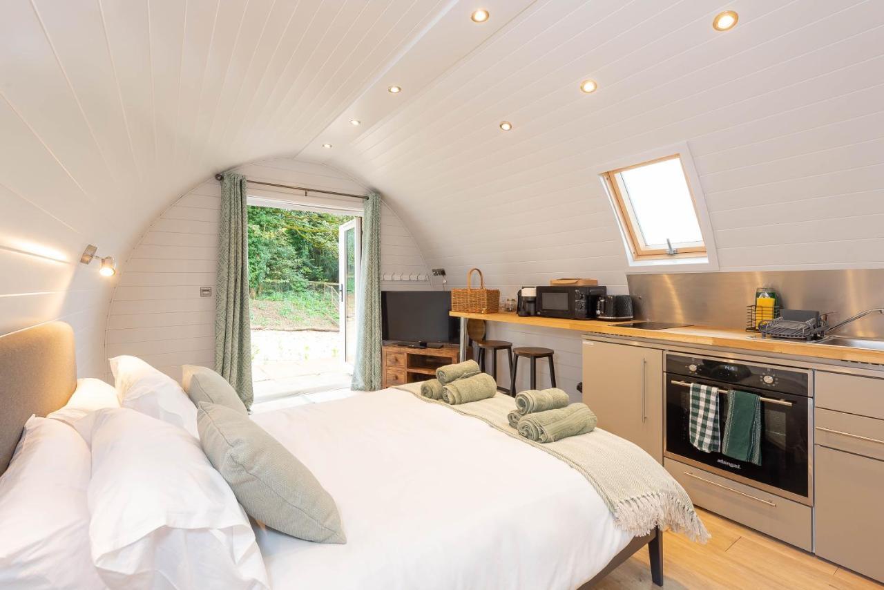 The Plough Inn Cabins Ramsden Екстер'єр фото