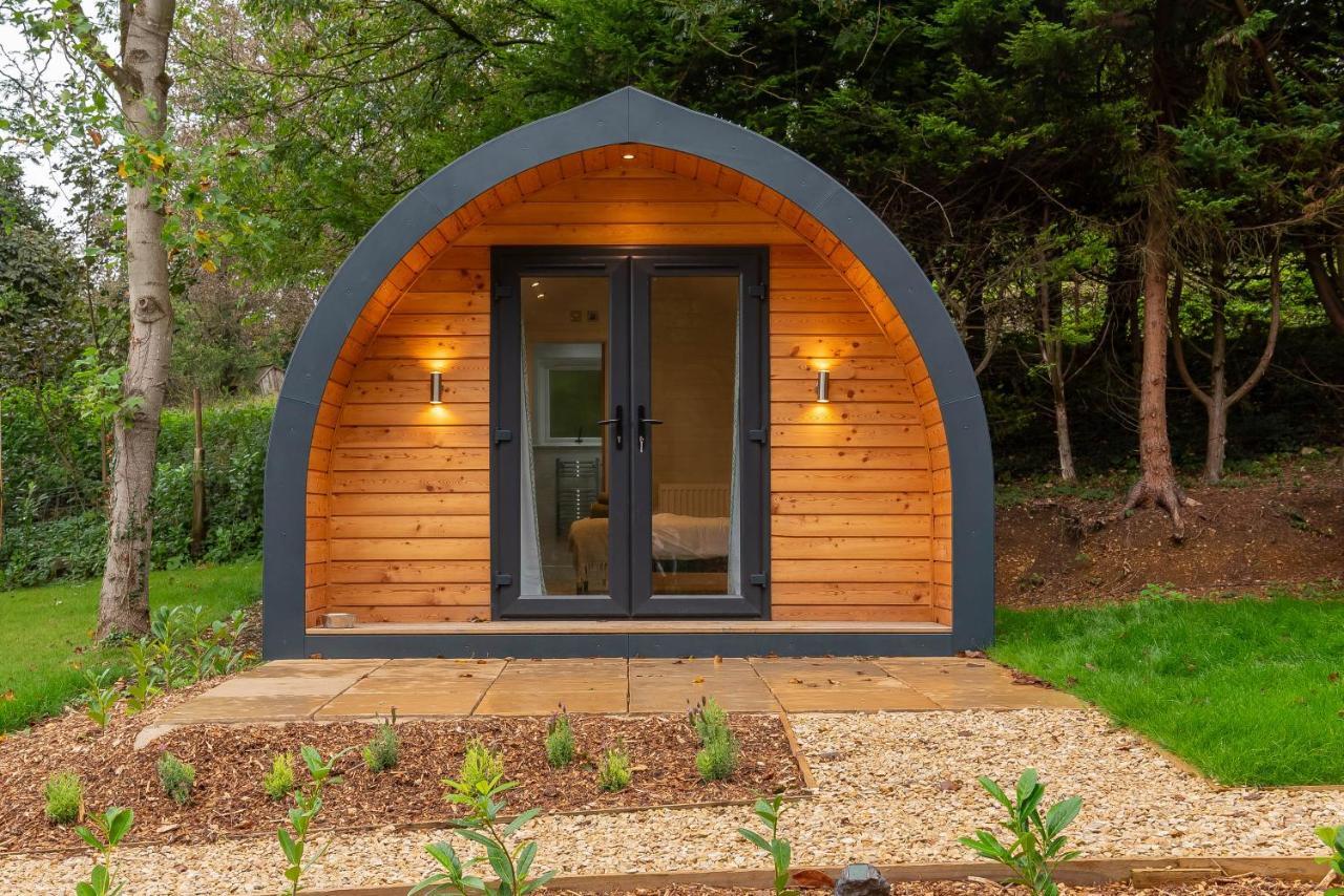 The Plough Inn Cabins Ramsden Екстер'єр фото