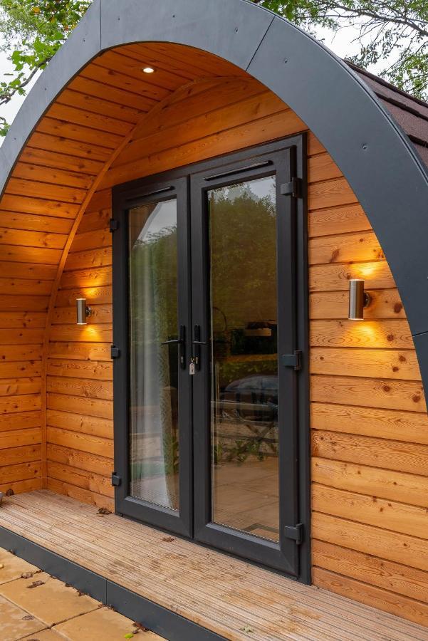 The Plough Inn Cabins Ramsden Екстер'єр фото