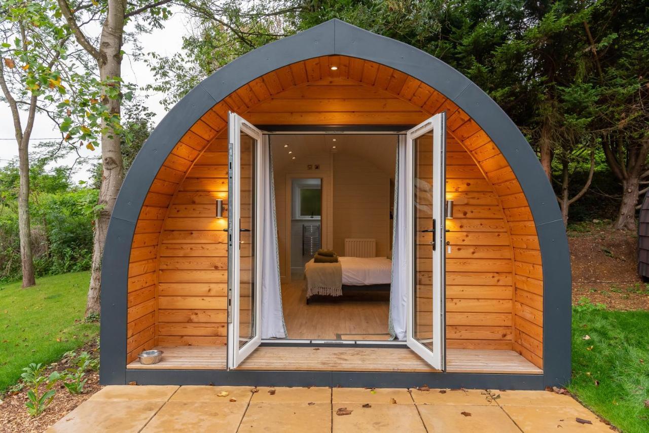 The Plough Inn Cabins Ramsden Екстер'єр фото