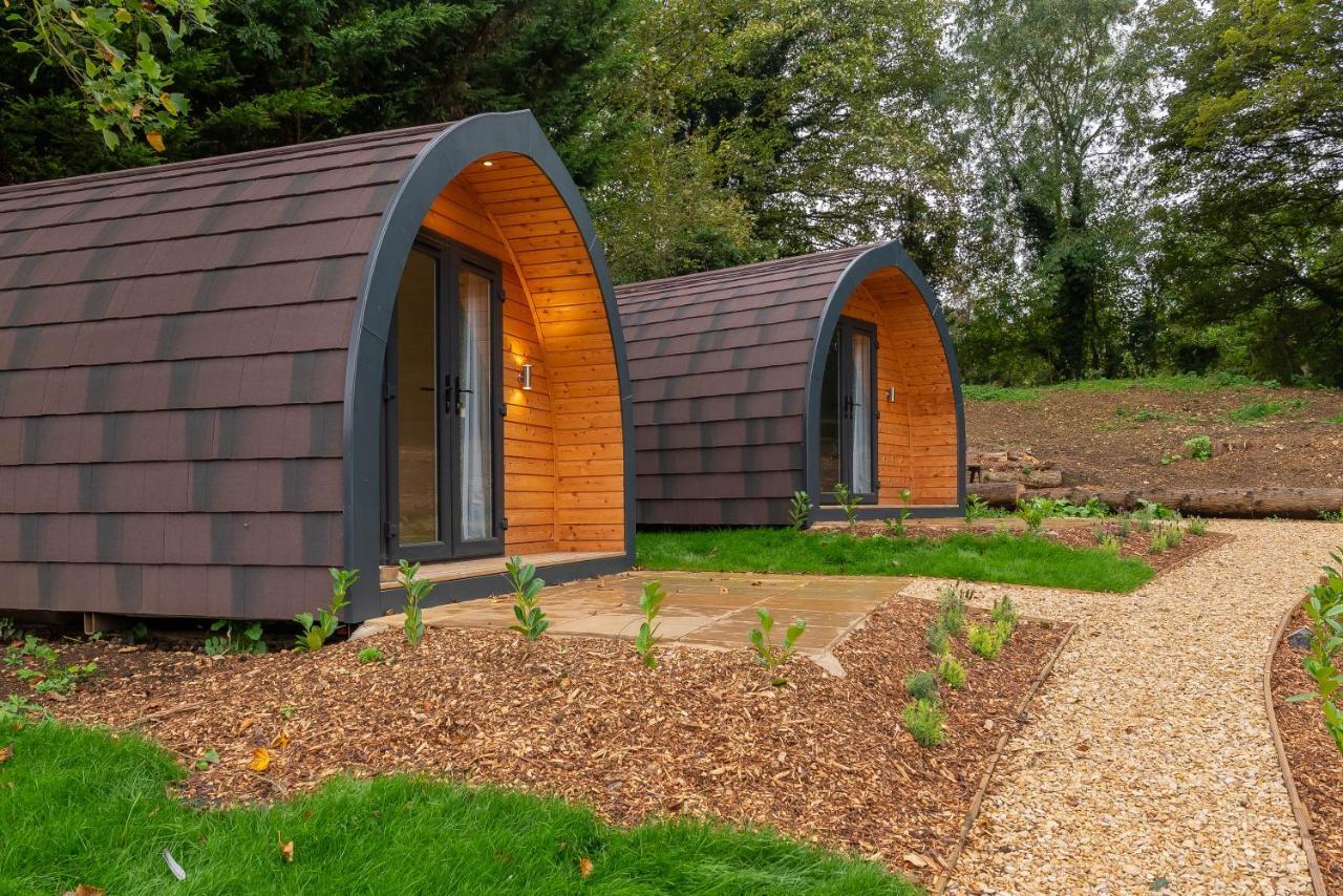 The Plough Inn Cabins Ramsden Екстер'єр фото