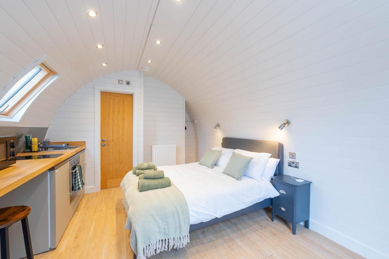 The Plough Inn Cabins Ramsden Екстер'єр фото