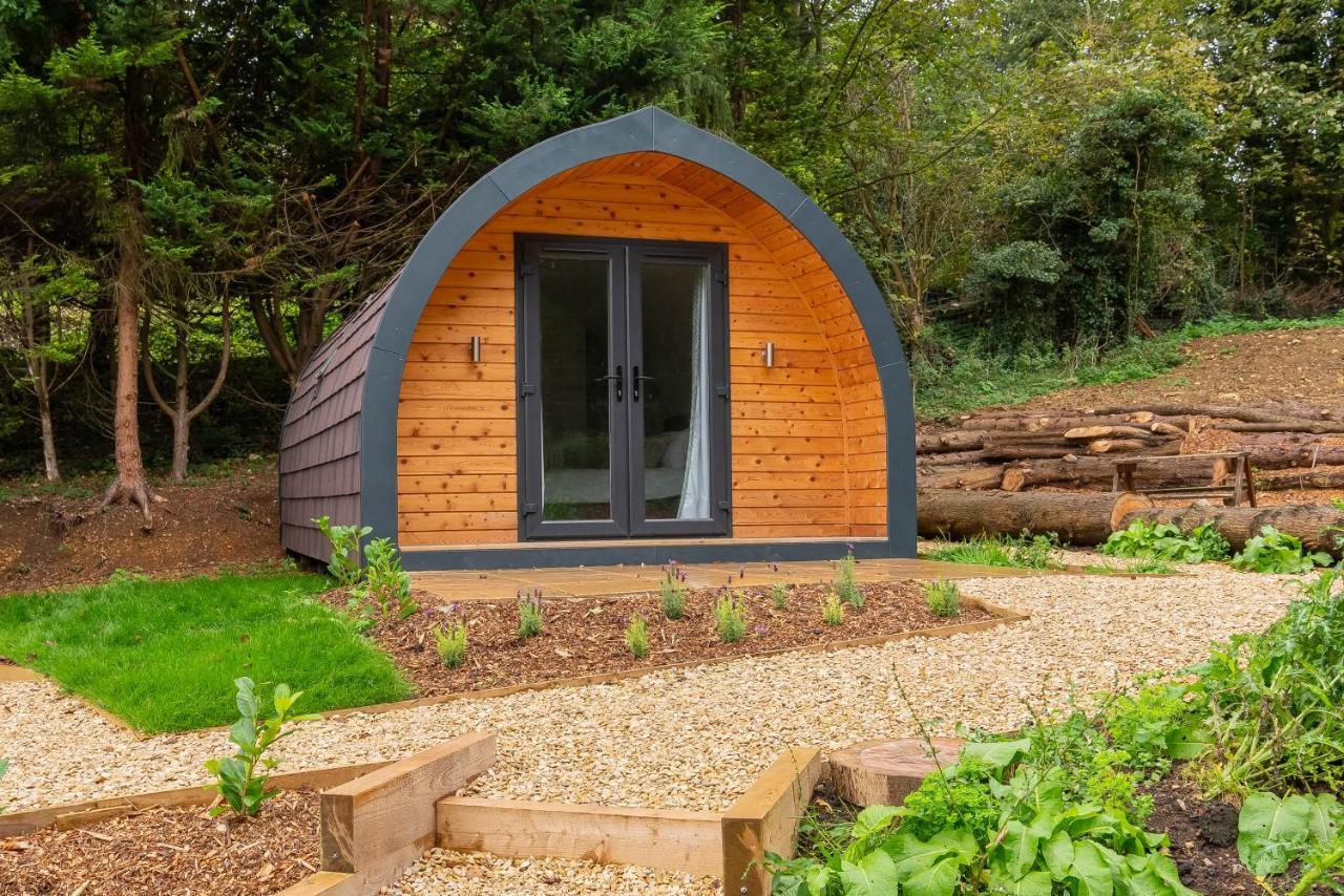The Plough Inn Cabins Ramsden Екстер'єр фото