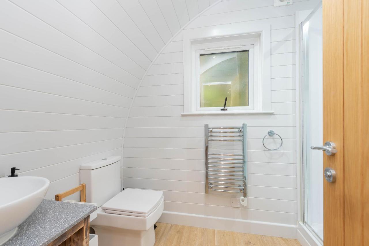 The Plough Inn Cabins Ramsden Екстер'єр фото