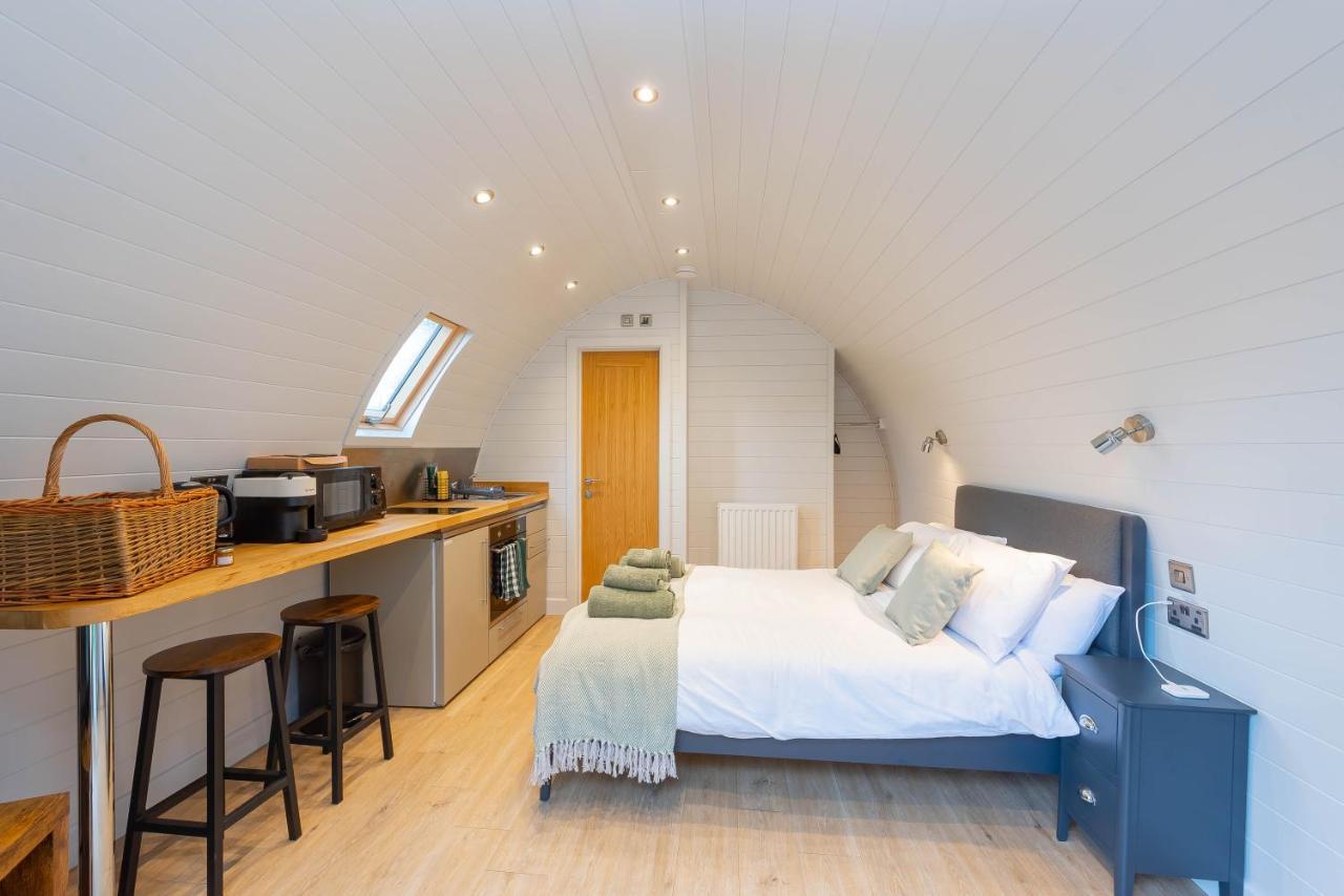 The Plough Inn Cabins Ramsden Екстер'єр фото